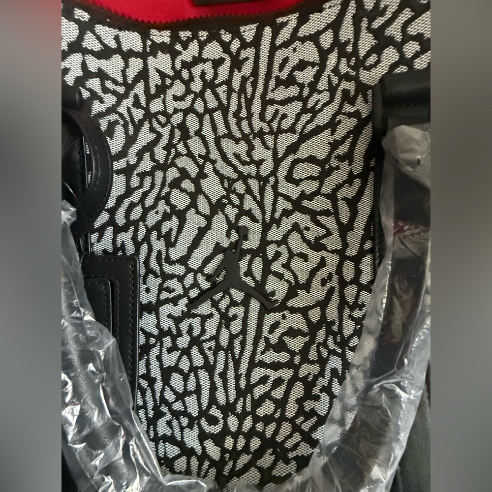 Jordan Monogram Black Elephant Print Duffle Bag (size Large) 40L - Picture 9 of 12